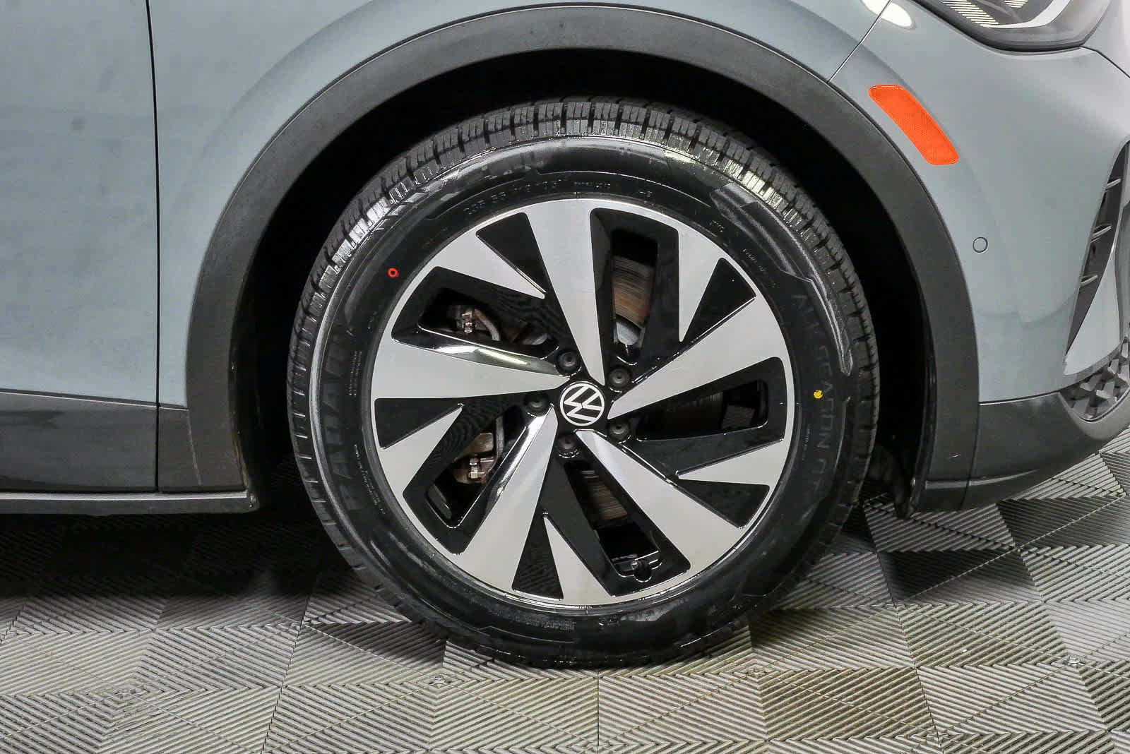 Certified 2023 Volkswagen ID.4 2WD image 9