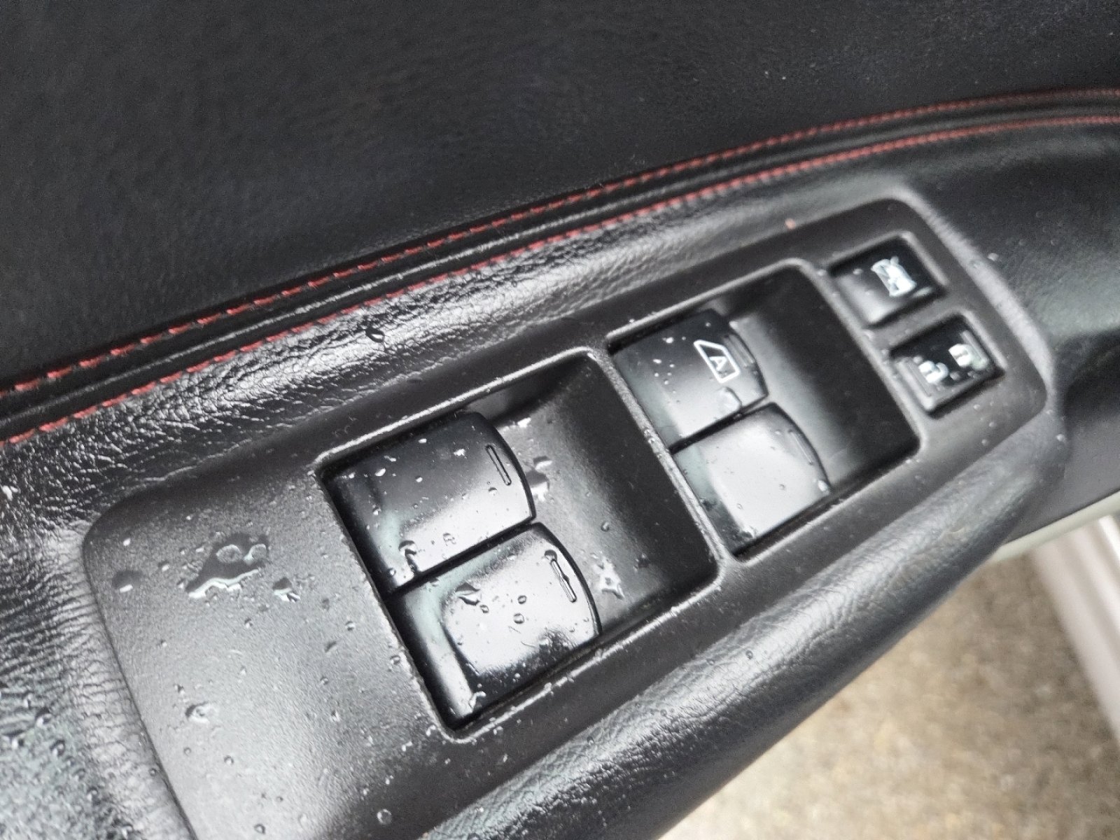 Used 2012 Nissan Rogue SL image 23