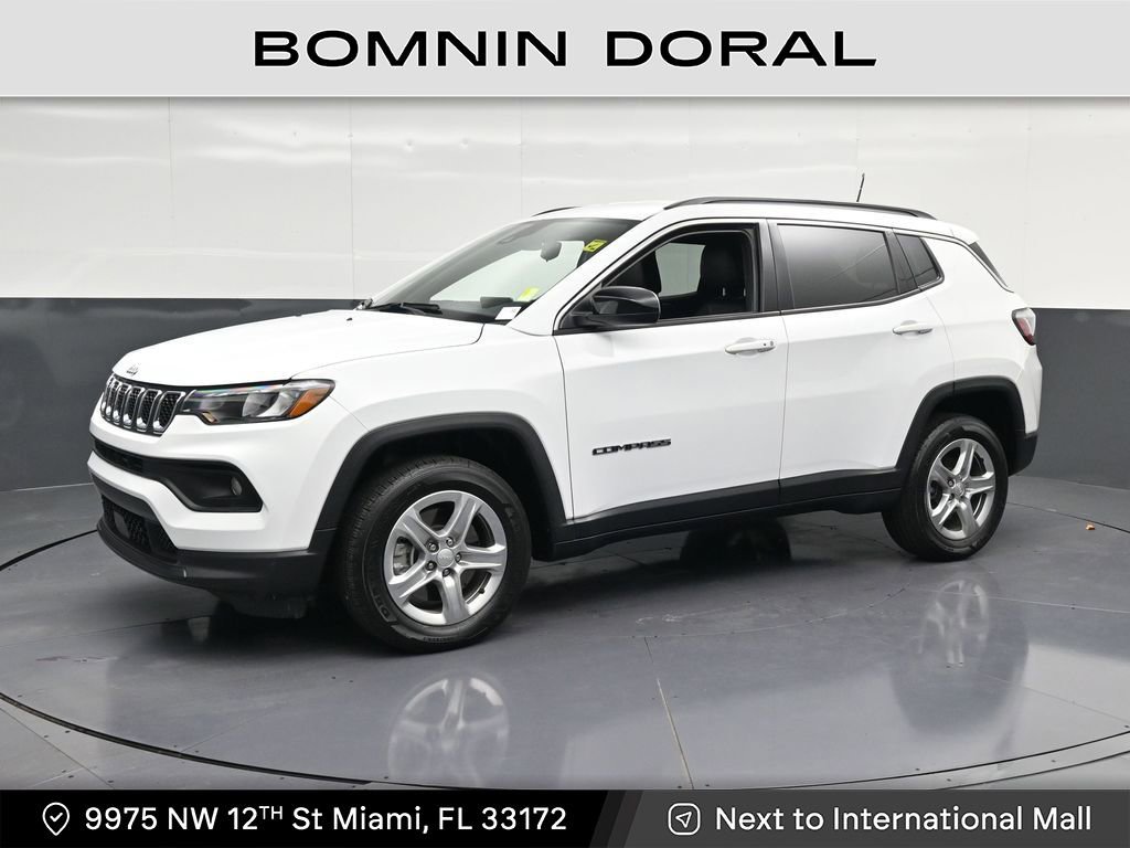 Used 2024 Jeep Compass Latitude AWD/4WD image 1