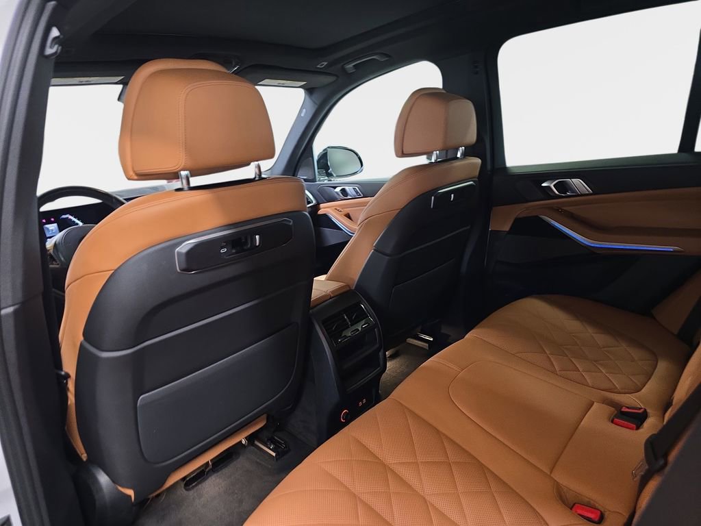 Used 2024 BMW X5 xDrive40i w/ M Sport Package AWD/4WD image 16