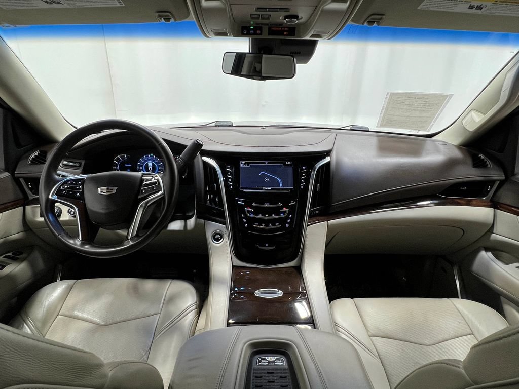 Used 2017 Cadillac Escalade Luxury AWD/4WD image 23