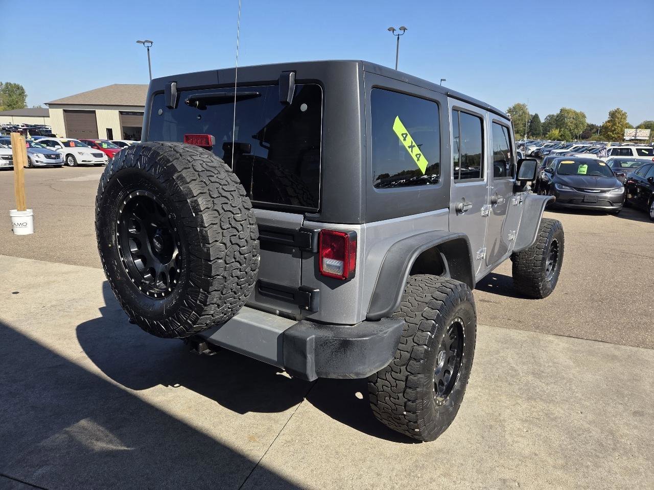 Used 2014 Jeep Wrangler Unlimited Sahara w/ Dual Top Group AWD/4WD image 5