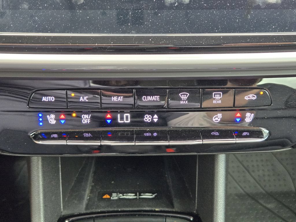 Used 2023 Chevrolet Bolt EUV Premier w/ Sun & Sound Package FWD image 20