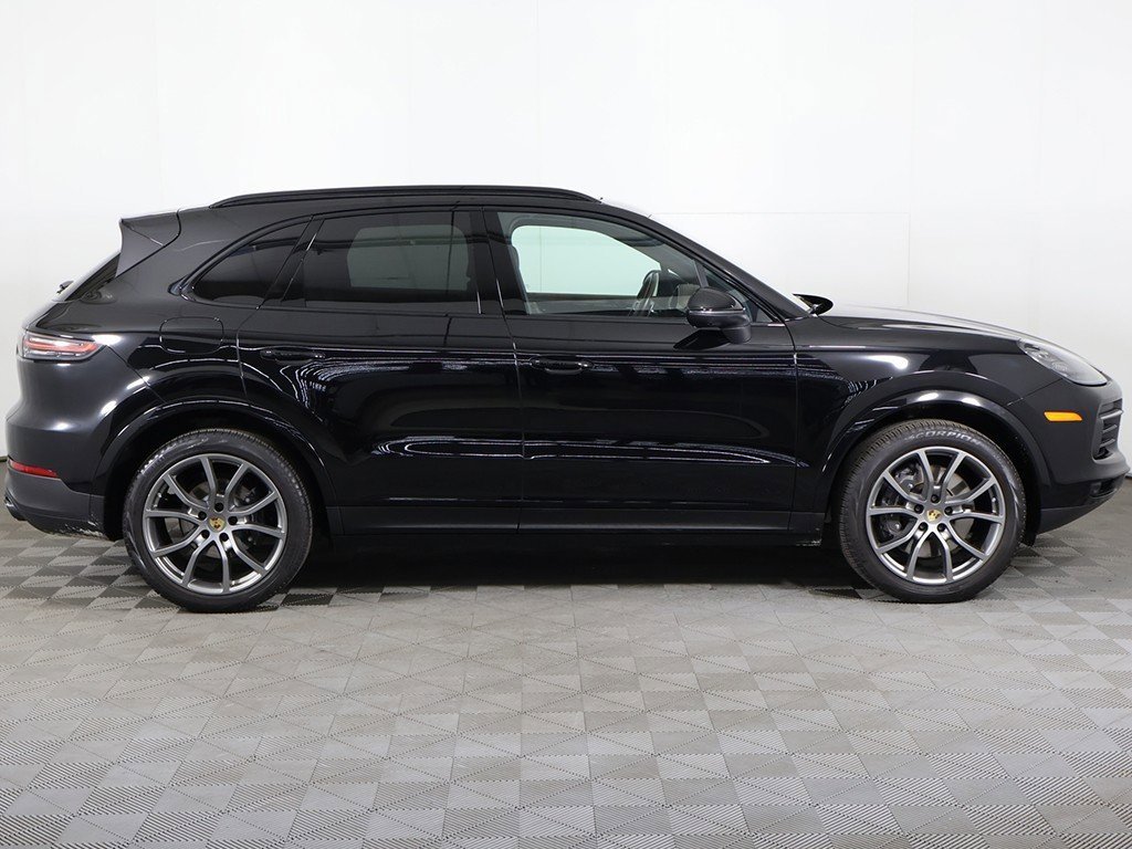 Used 2023 Porsche Cayenne Platinum Edition image 21