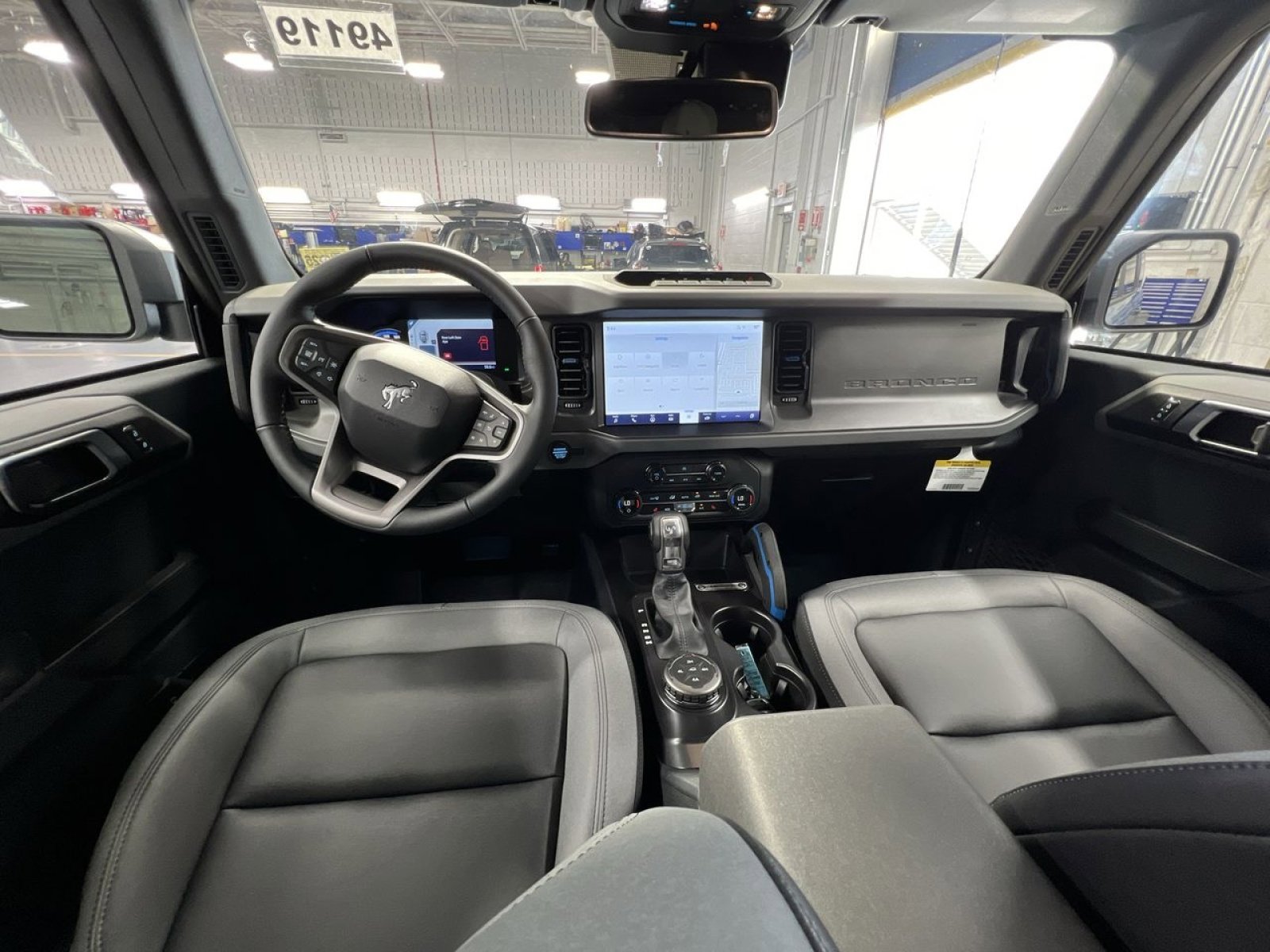 New 2024 Ford Bronco Black Diamond w/ Sasquatch Package image 2