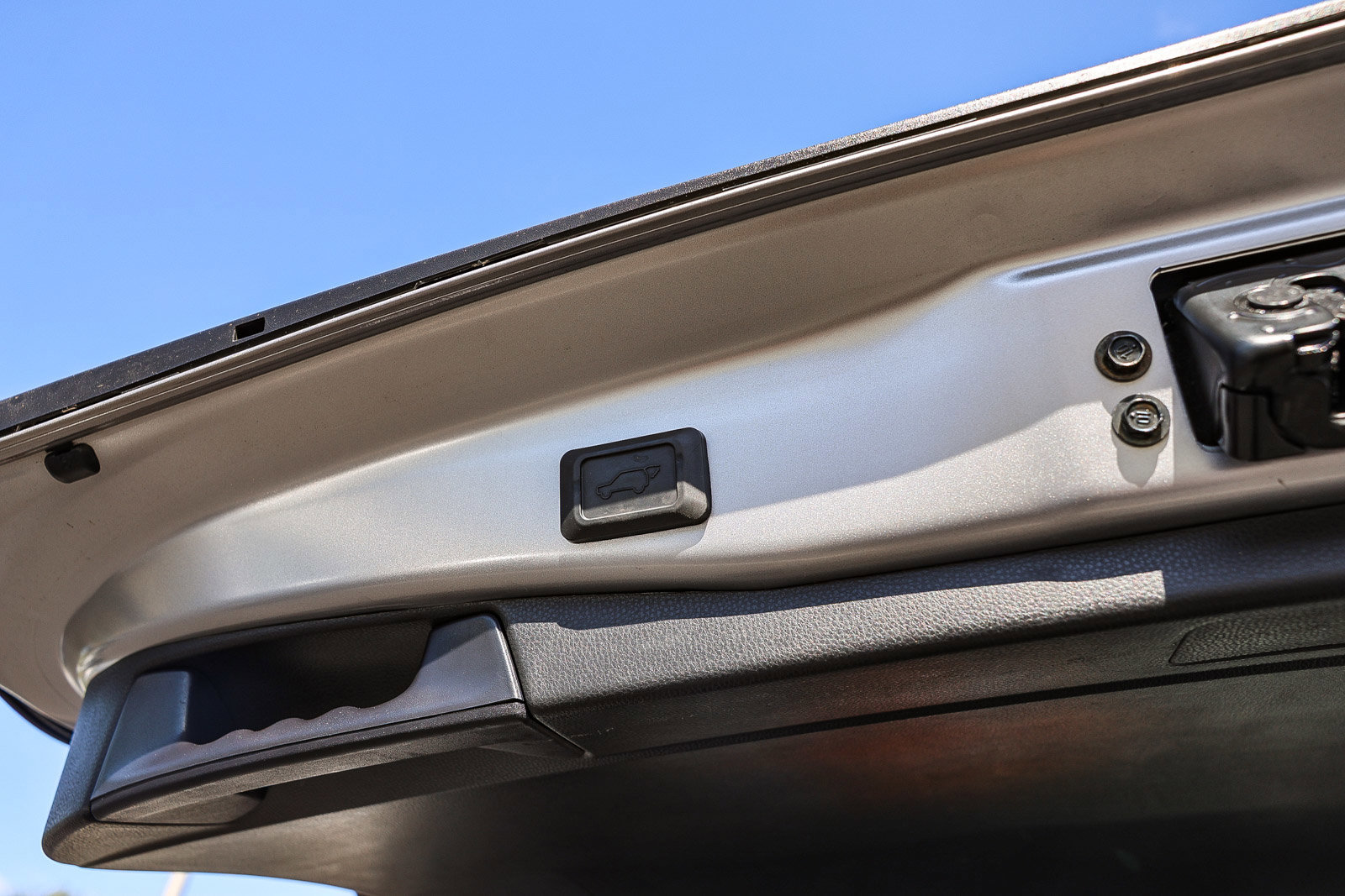Used 2023 Toyota RAV4 XLE Premium FWD image 27