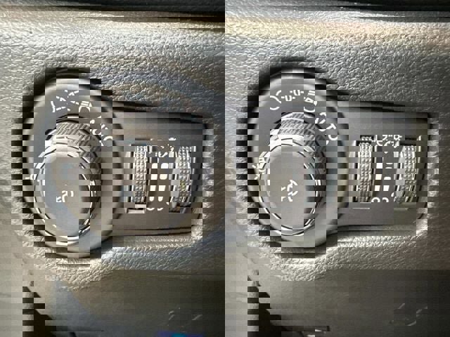 New 2026 Chrysler Pacifica Select image 31