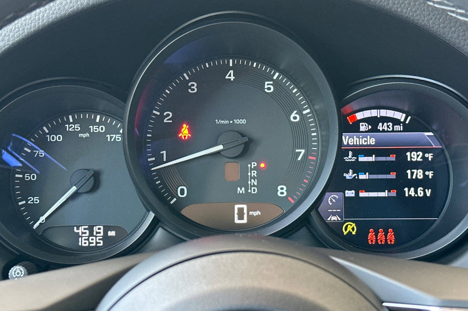 Used 2025 Porsche Macan image 25