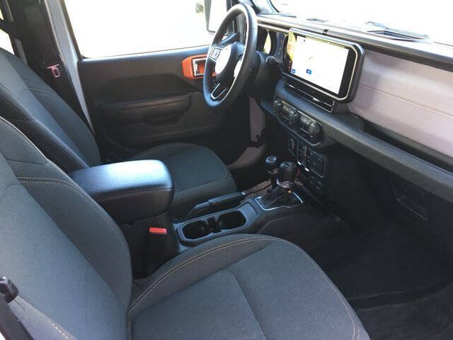 Used 2024 Jeep Wrangler Unlimited Sport AWD/4WD image 25