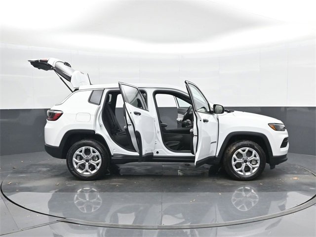 Used 2025 Jeep Compass Sport image 46