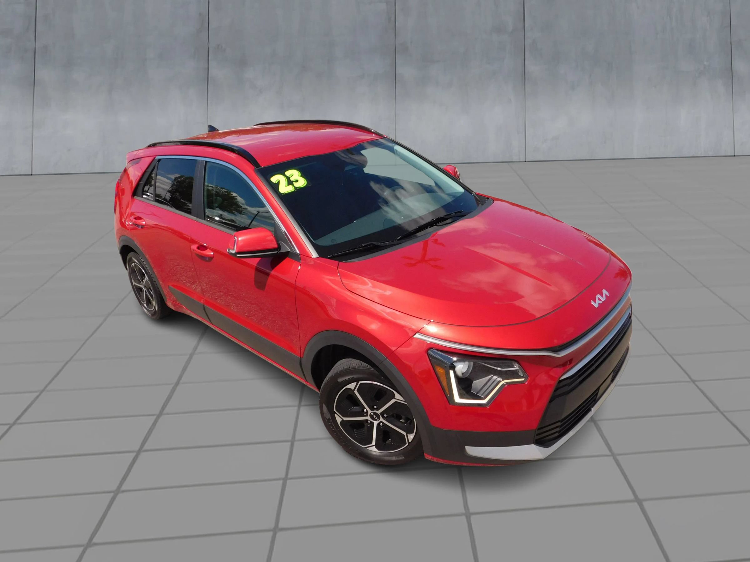 Used 2023 Kia Niro EX FWD image 2