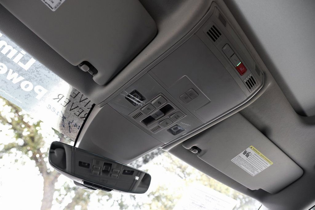 Used 2022 Volkswagen Tiguan SE image 41