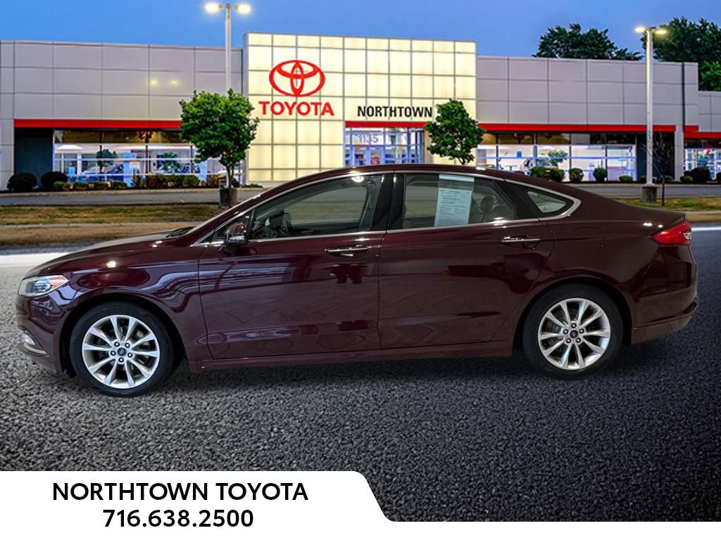 Used 2017 Ford Fusion SE FWD image 2