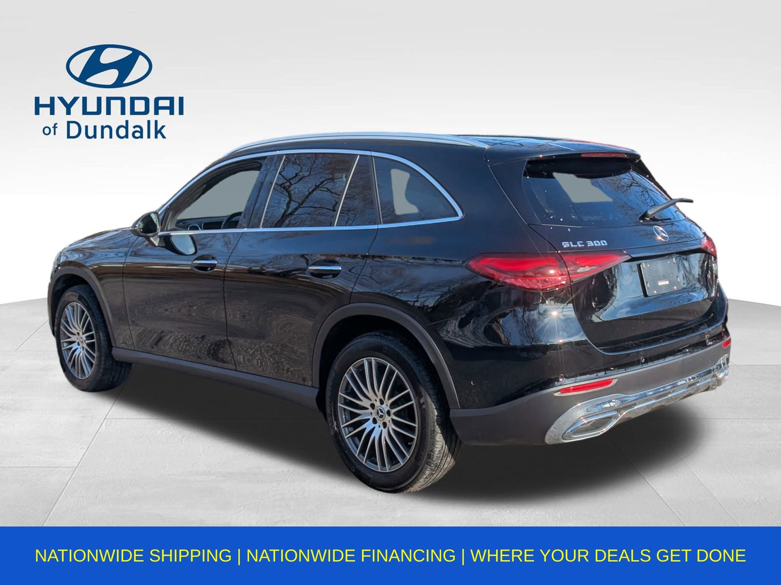 Used 2024 Mercedes-Benz GLC 300 4MATIC image 3