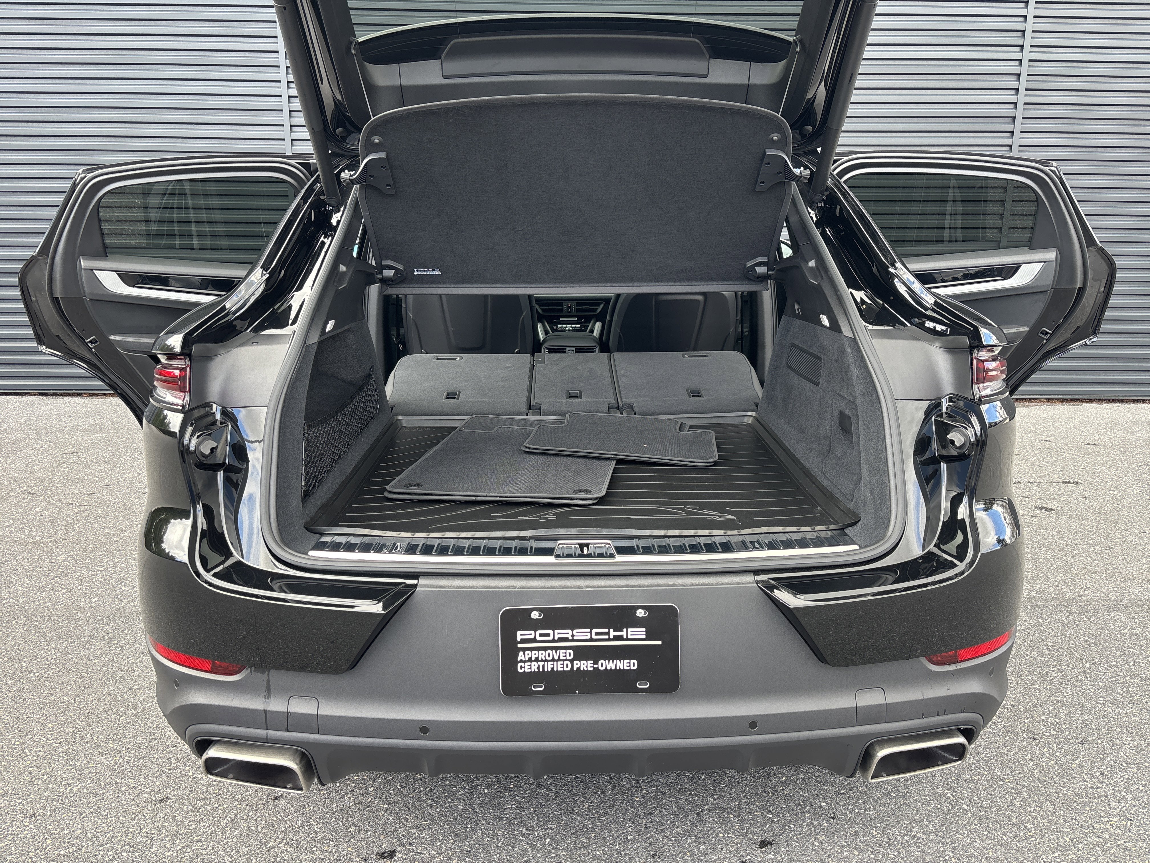 Certified 2024 Porsche Cayenne Coupe image 25