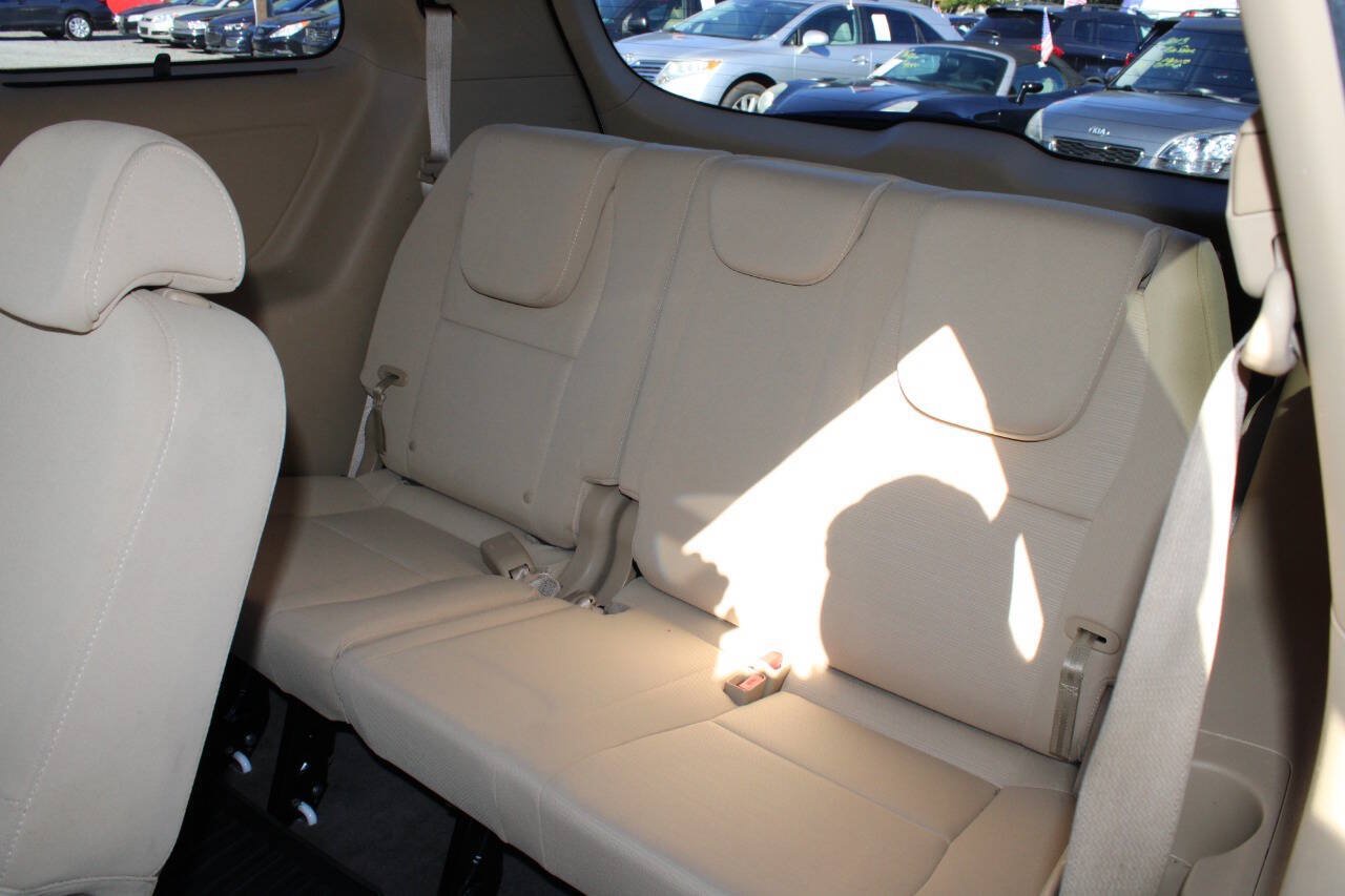 Used 2015 Kia Sedona LX w/ LX Convenience Package FWD image 20