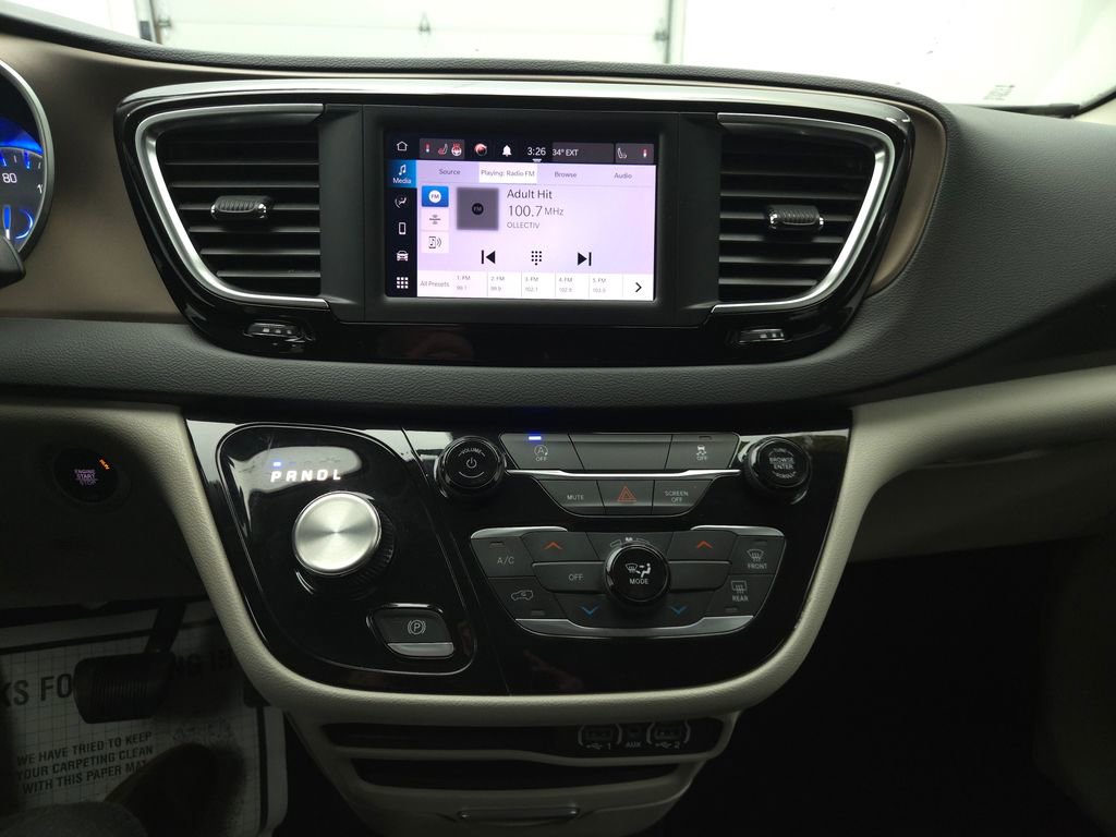 Used 2023 Chrysler Voyager LX image 24