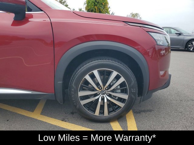 Certified 2025 Nissan Pathfinder Platinum w/ Black Appearance Package AWD/4WD image 10