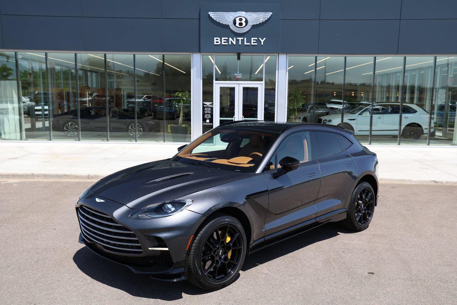 Used 2025 Aston Martin DBX 707 AWD/4WD image 1