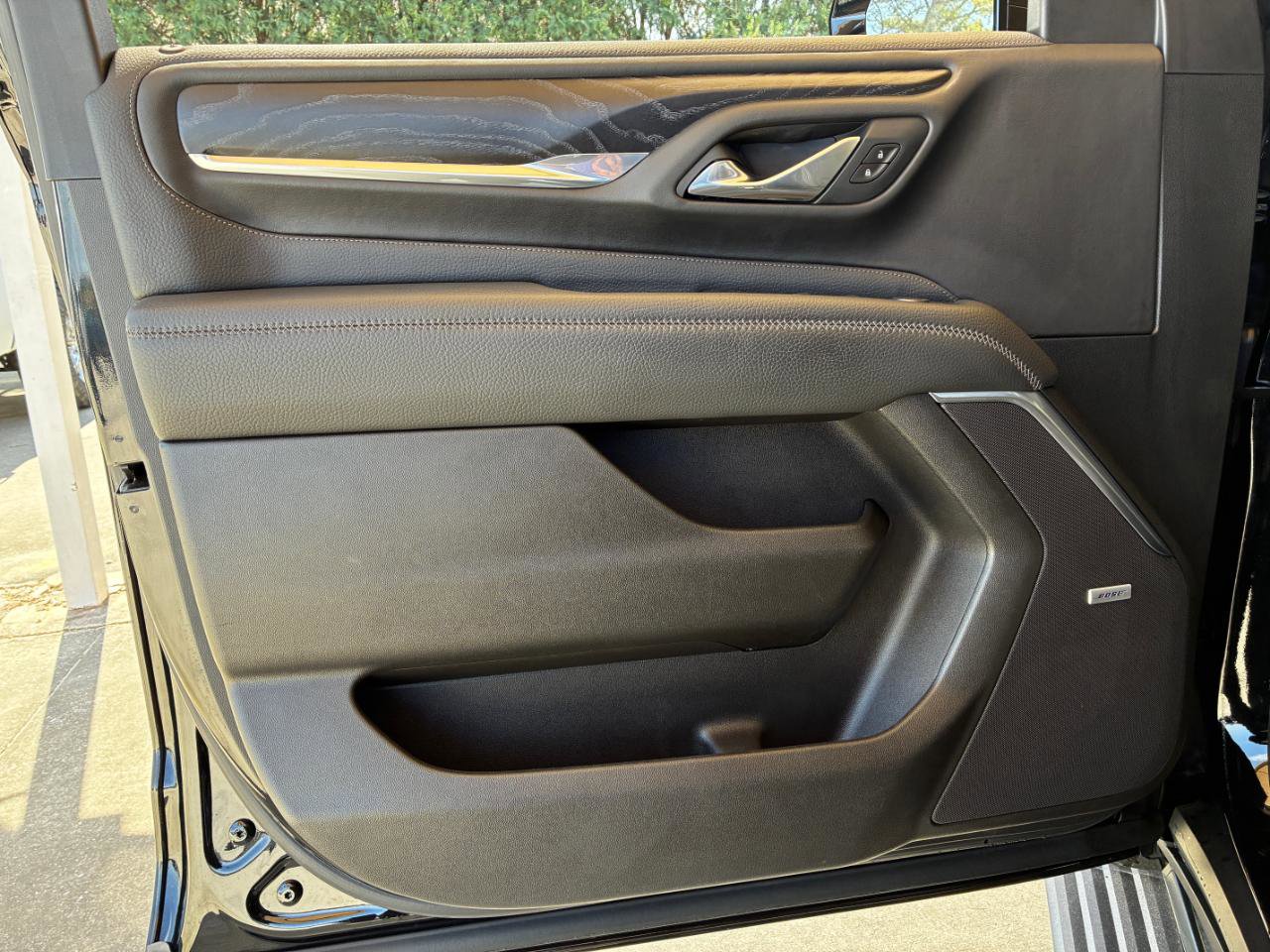 Used 2021 GMC Yukon XL Denali w/ Denali Premium Package image 9