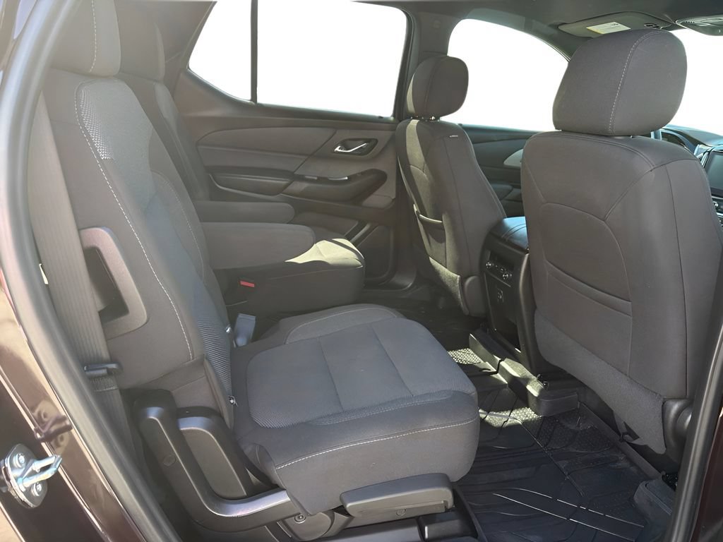 Used 2023 Chevrolet Traverse LT FWD image 11