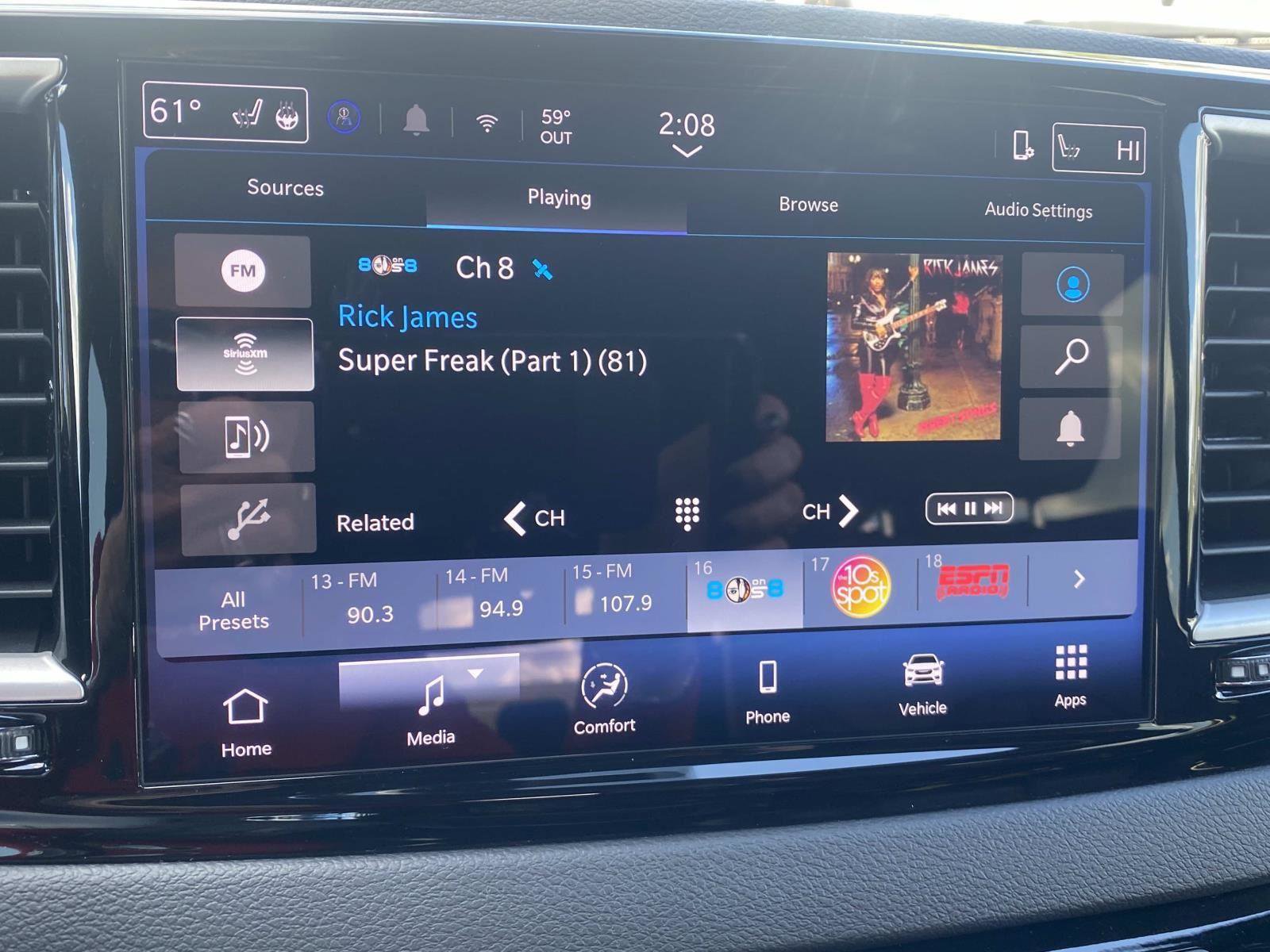 Certified 2025 Chrysler Pacifica Select FWD image 26