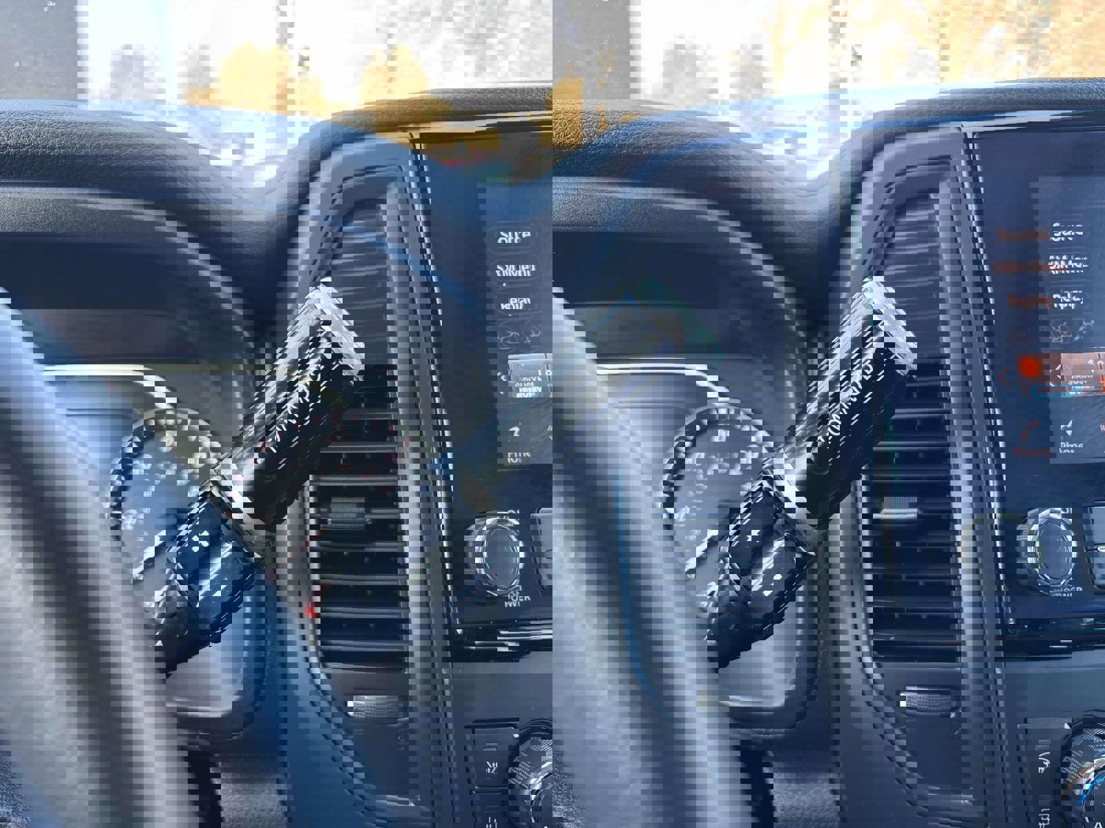 Used 2024 Nissan Titan SV w/ SV Convenience Package image 19