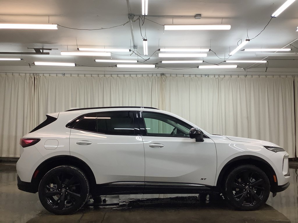 Used 2025 Buick Envision Sport Touring image 5