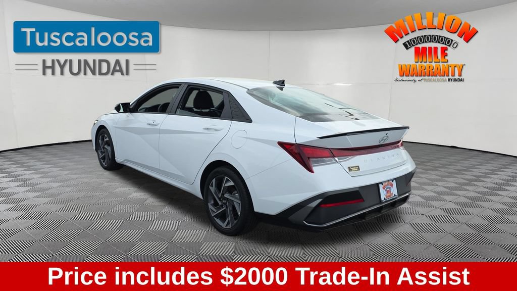 Used 2025 Hyundai Elantra Sport FWD image 5