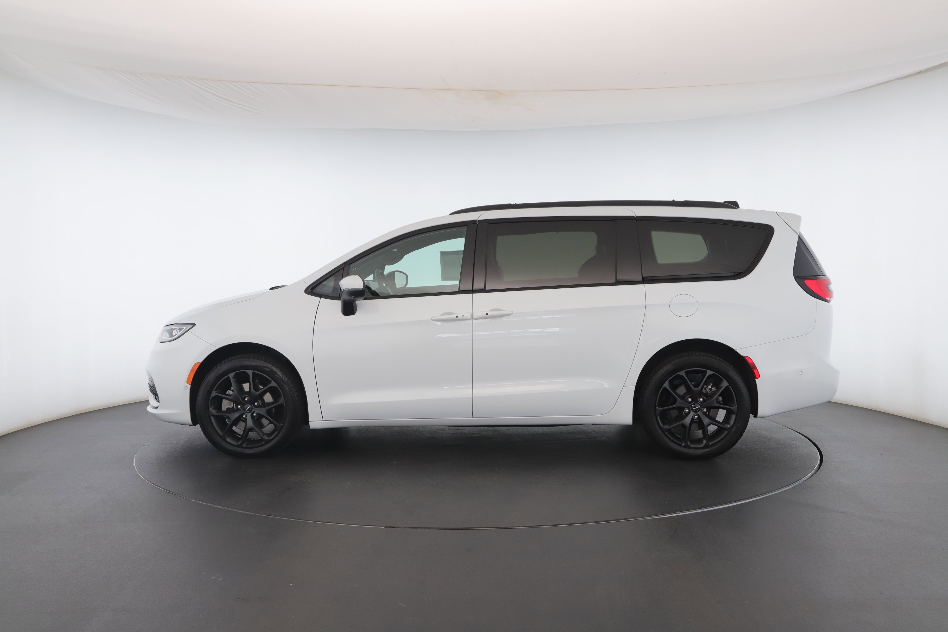 Used 2023 Chrysler Pacifica Touring-L w/ S Appearance Package image 17