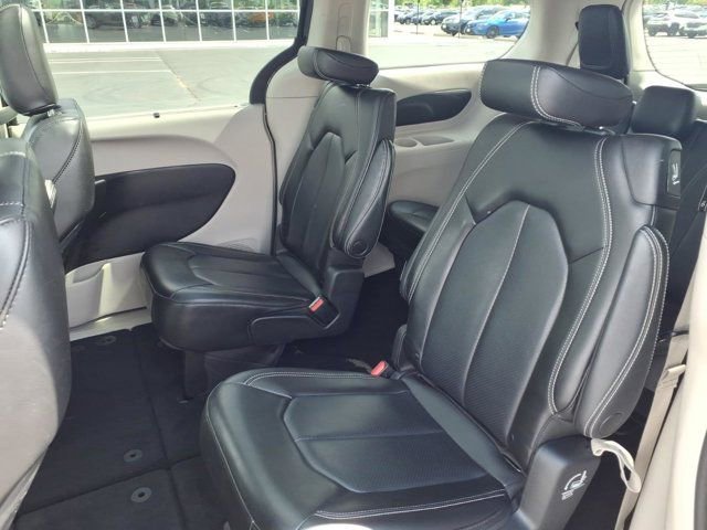 Used 2023 Chrysler Pacifica Touring-L FWD image 26