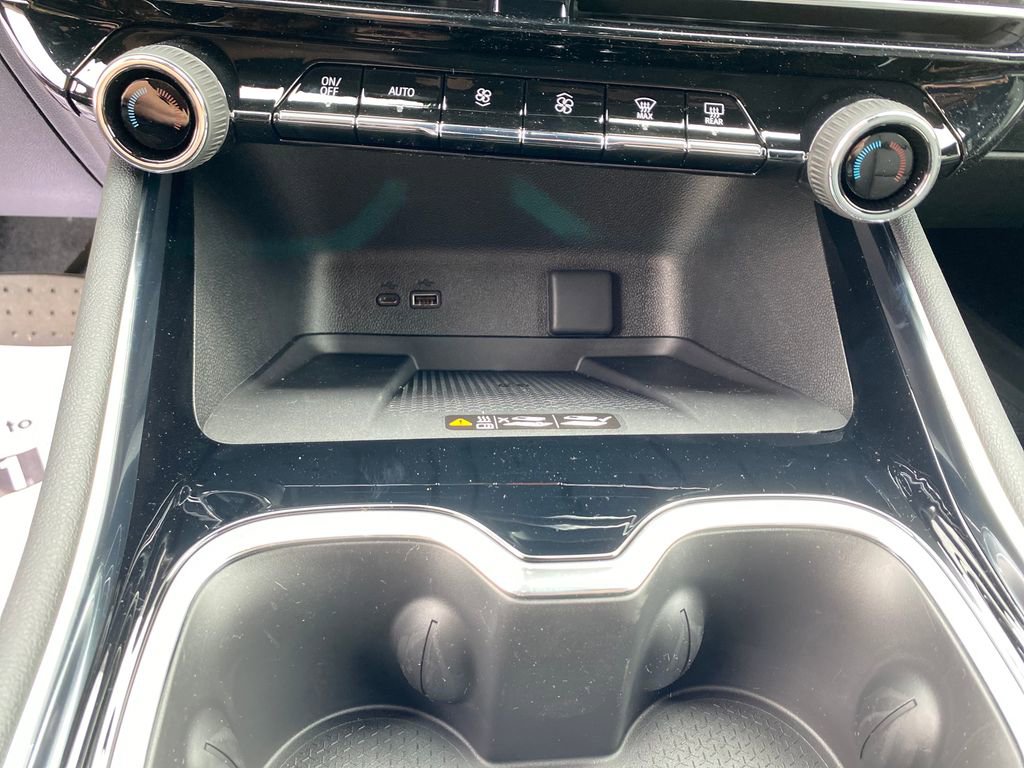 New 2026 Chevrolet Traverse LT w/ LPO, Floor Liner Package image 24