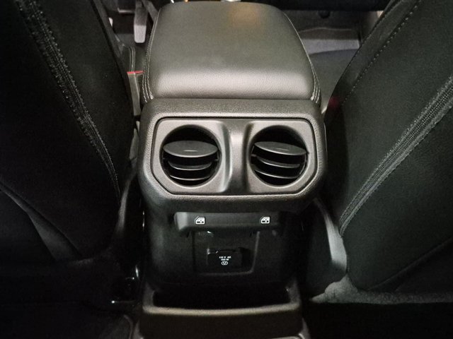 Used 2022 Jeep Wrangler Unlimited Sahara AWD/4WD image 14
