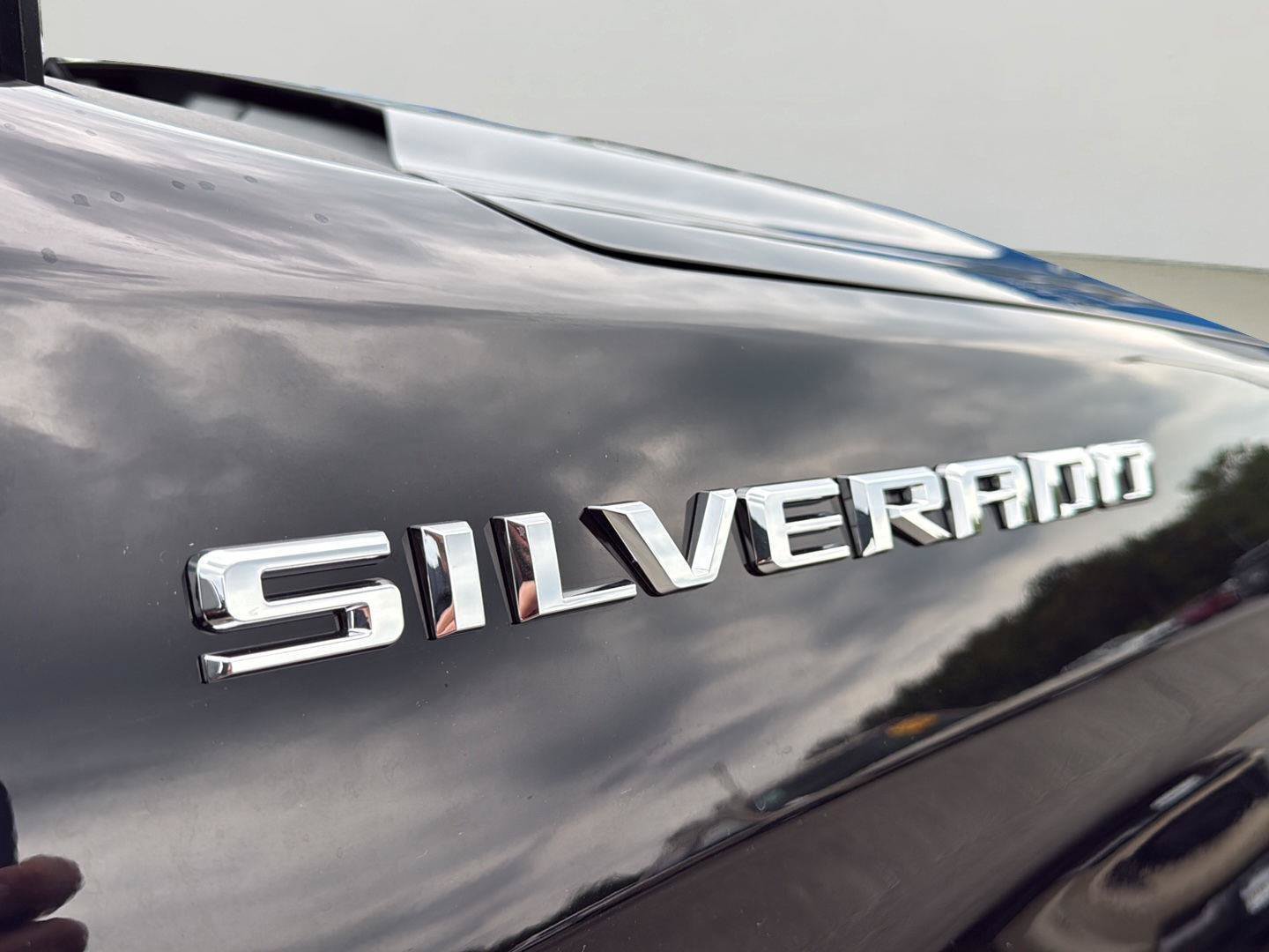 Used 2023 Chevrolet Silverado 1500 LT AWD/4WD image 25