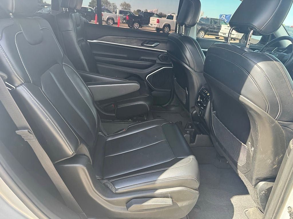 Used 2021 Jeep Grand Cherokee L Limited AWD/4WD image 12