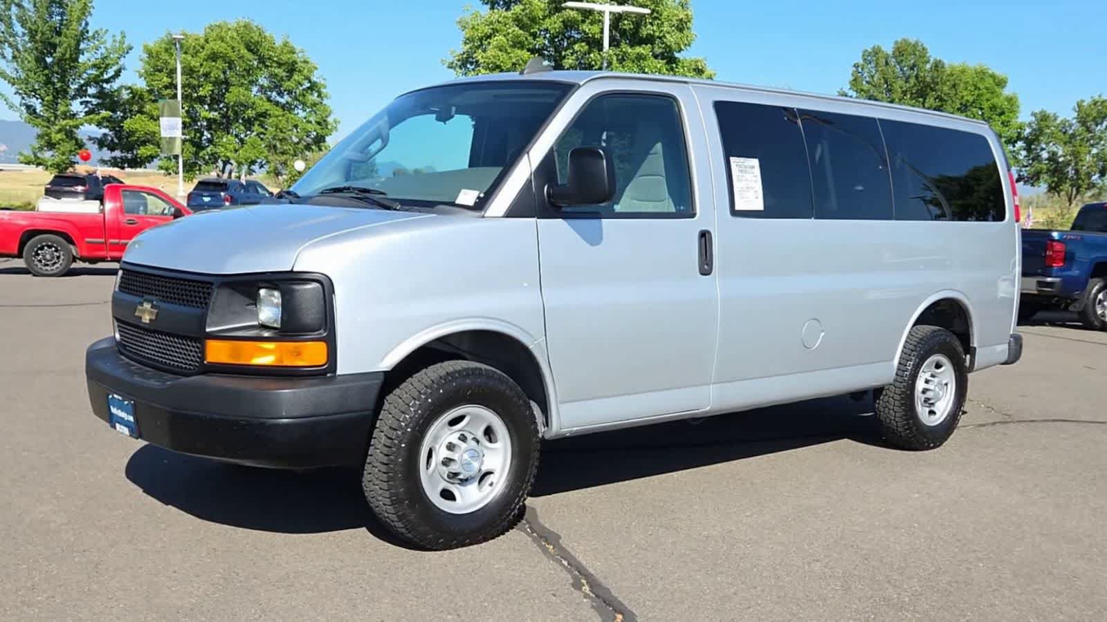 Used 2017 Chevrolet Express 2500 LS RWD image 4