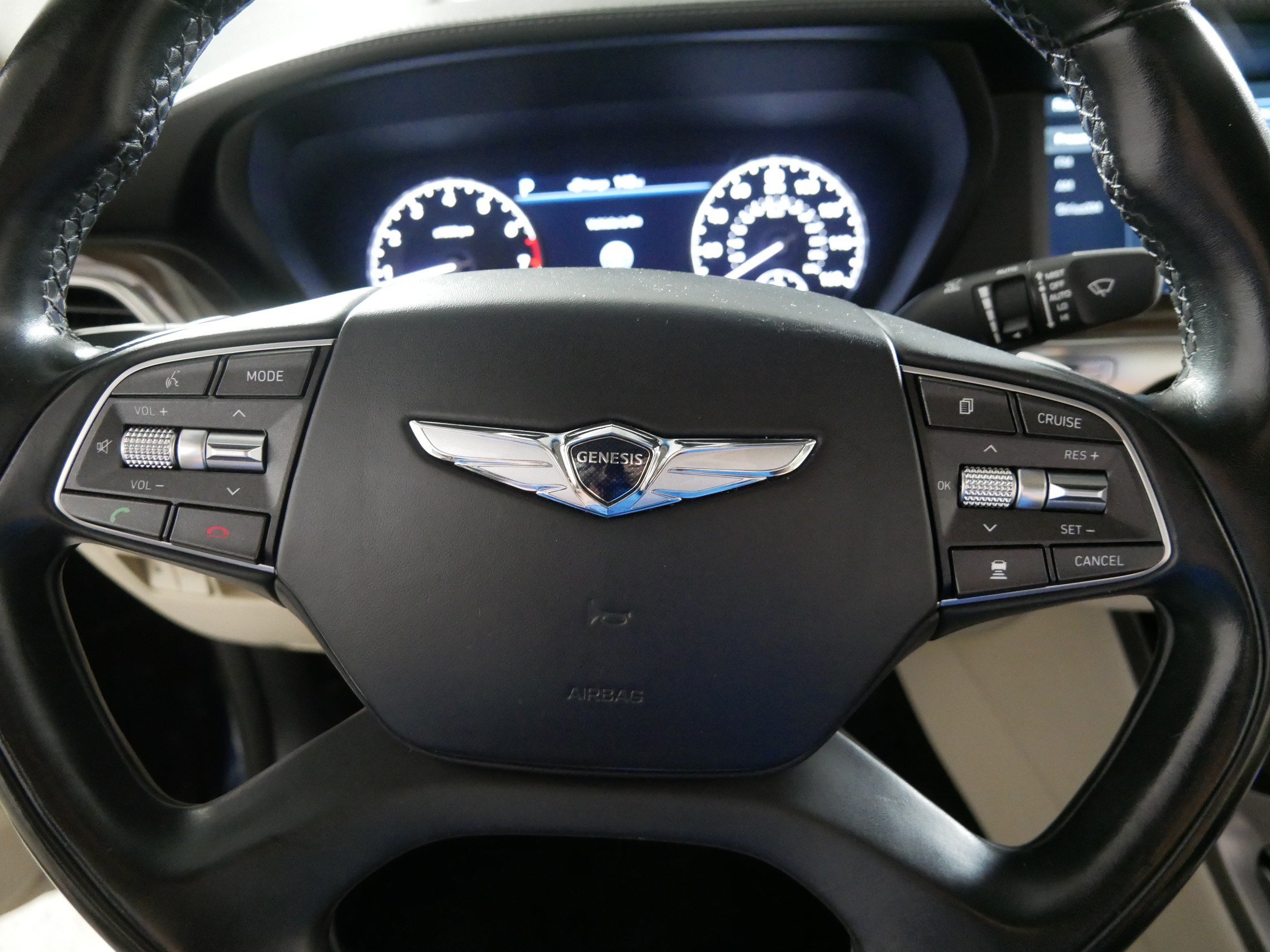 Used 2018 Genesis G90 3.3T Premium AWD/4WD image 25