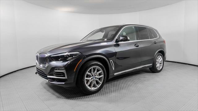 Used 2021 BMW X5 xDrive40i w/ Parking Assistance Package AWD/4WD image 2