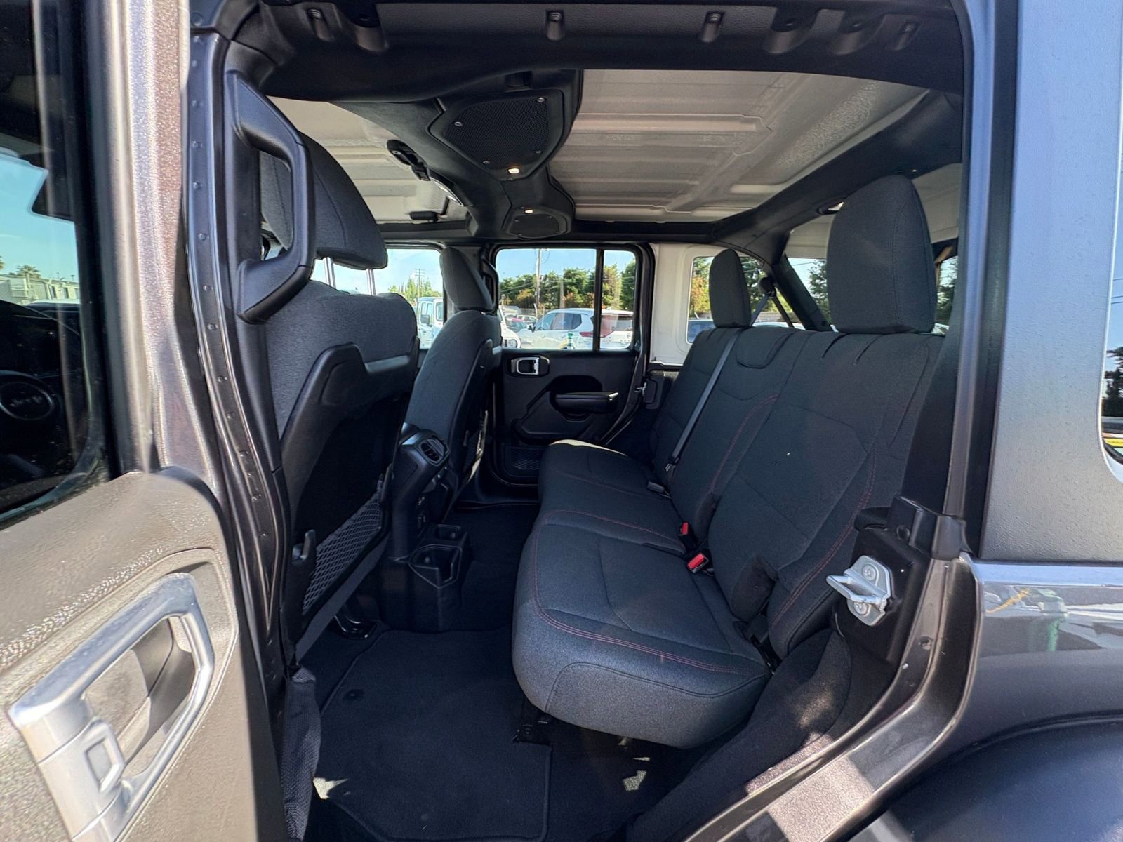 Used 2025 Jeep Wrangler Unlimited Rubicon image 24