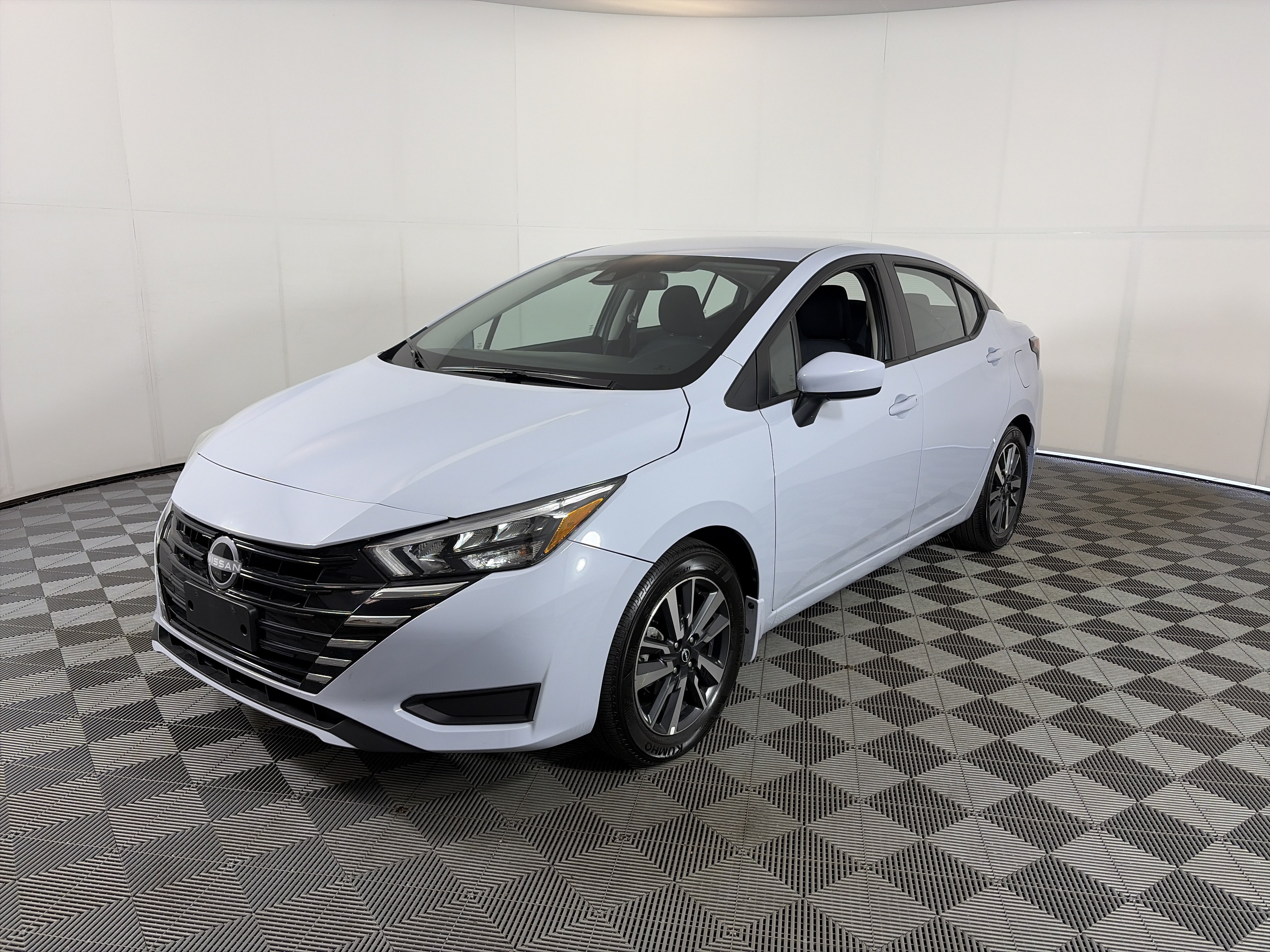 Used 2025 Nissan Versa SV w/ Trunk Package FWD image 2