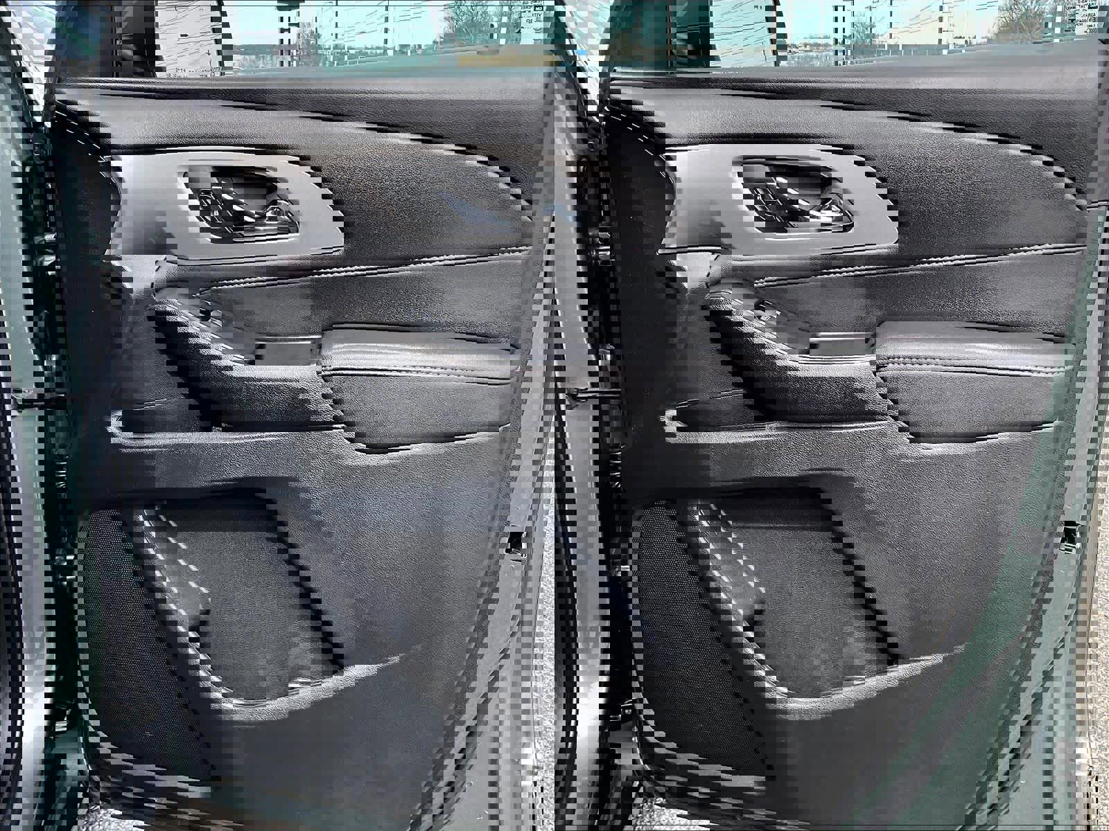 Used 2023 Chevrolet Traverse LT image 12