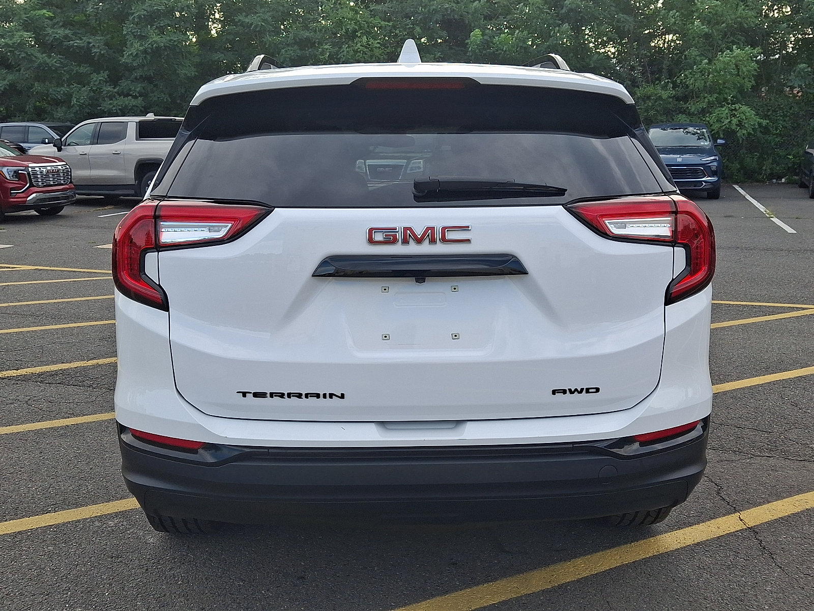 Certified 2023 GMC Terrain SLE w/ Driver Convenience Package AWD/4WD image 5