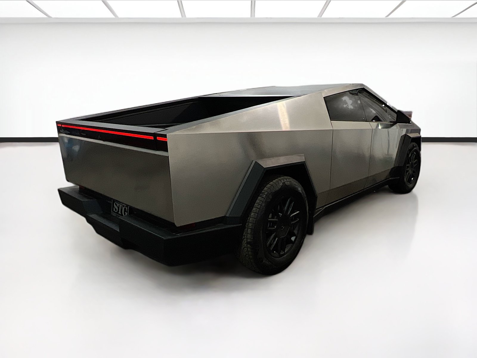 Used 2025 Tesla Cybertruck AWD Crew Cab image 3