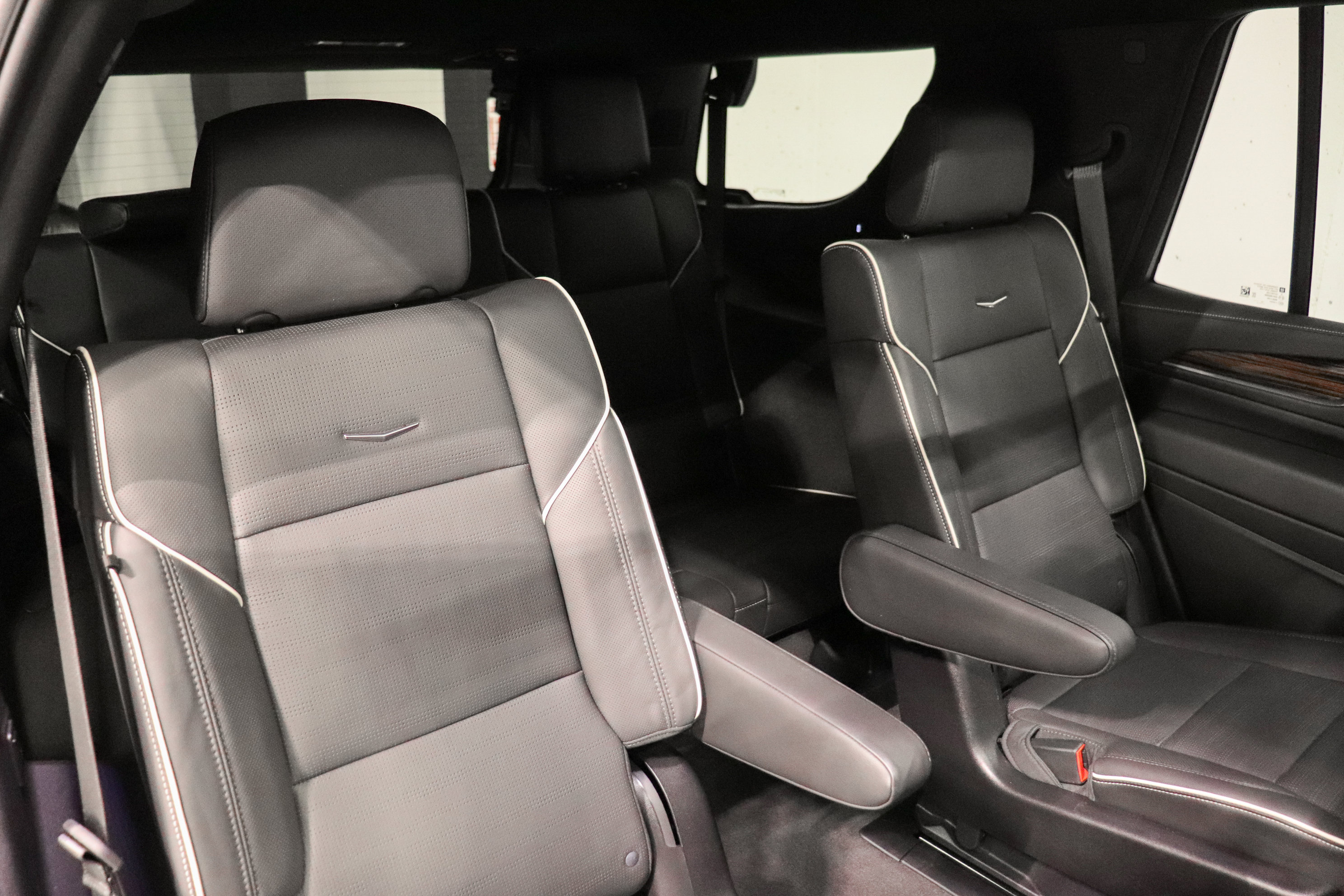 Used 2023 Cadillac Escalade Premium Luxury AWD/4WD image 20