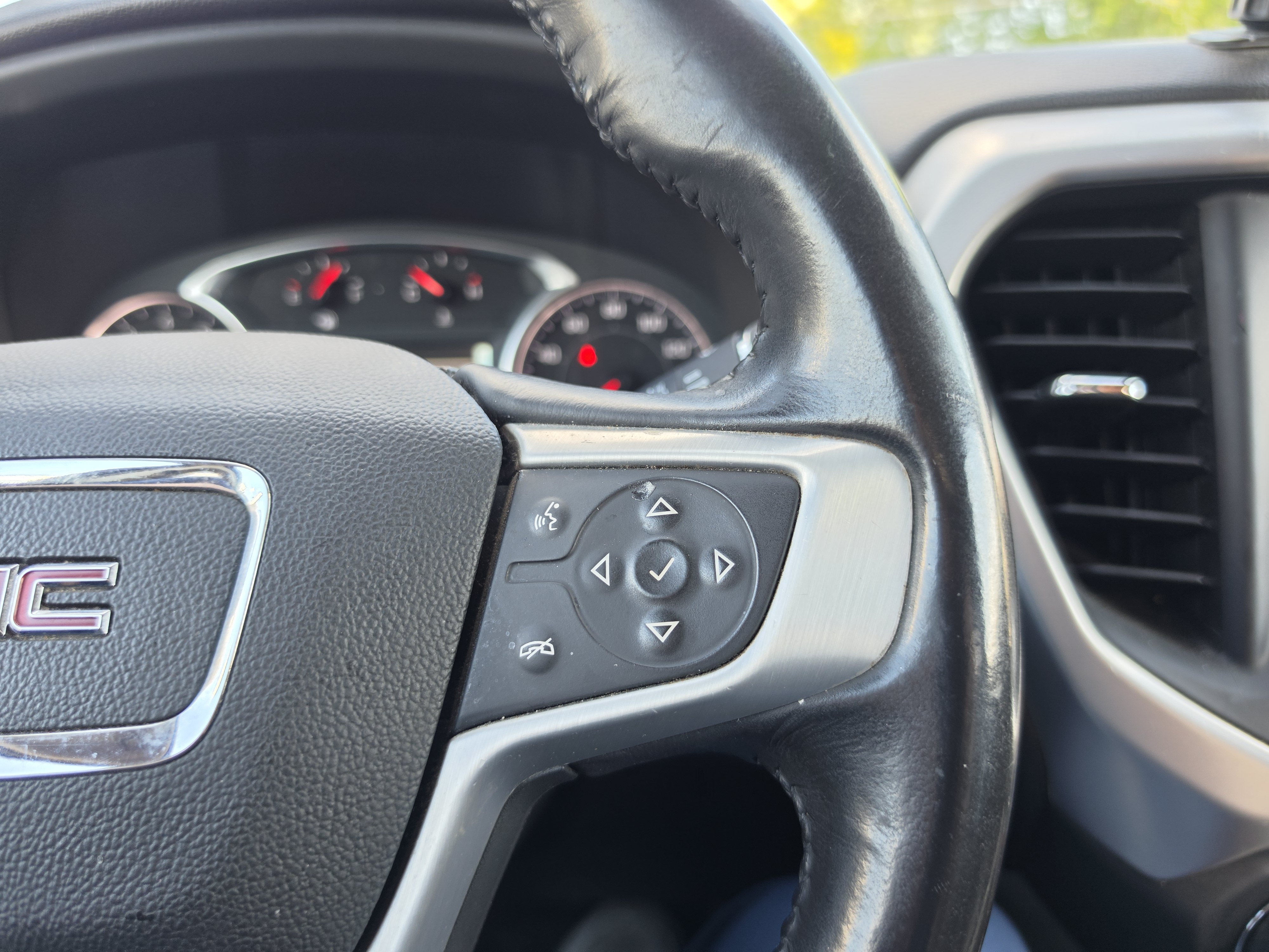 Used 2018 GMC Acadia SLT AWD/4WD image 14