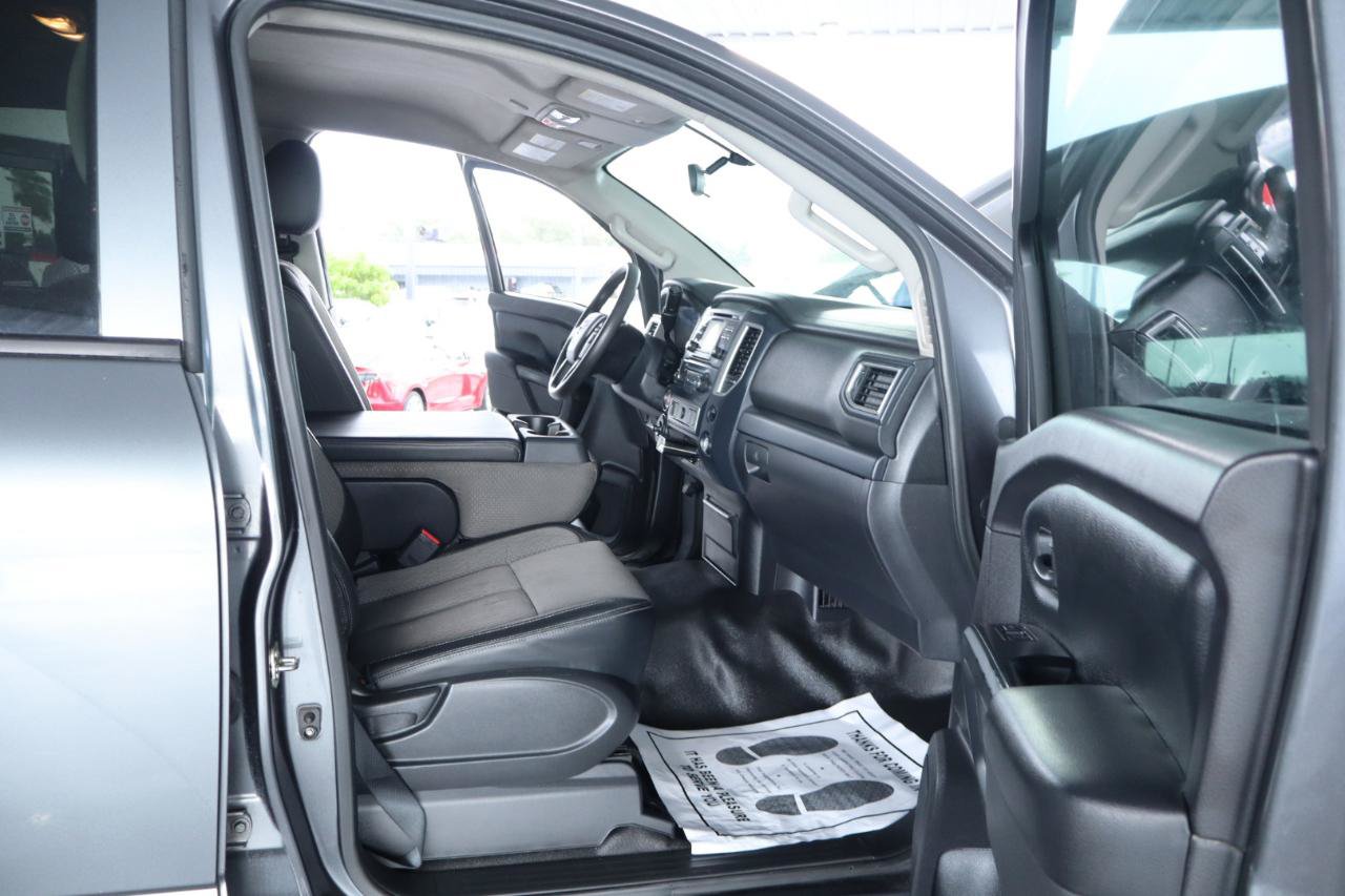 Used 2017 Nissan Titan S AWD/4WD image 35