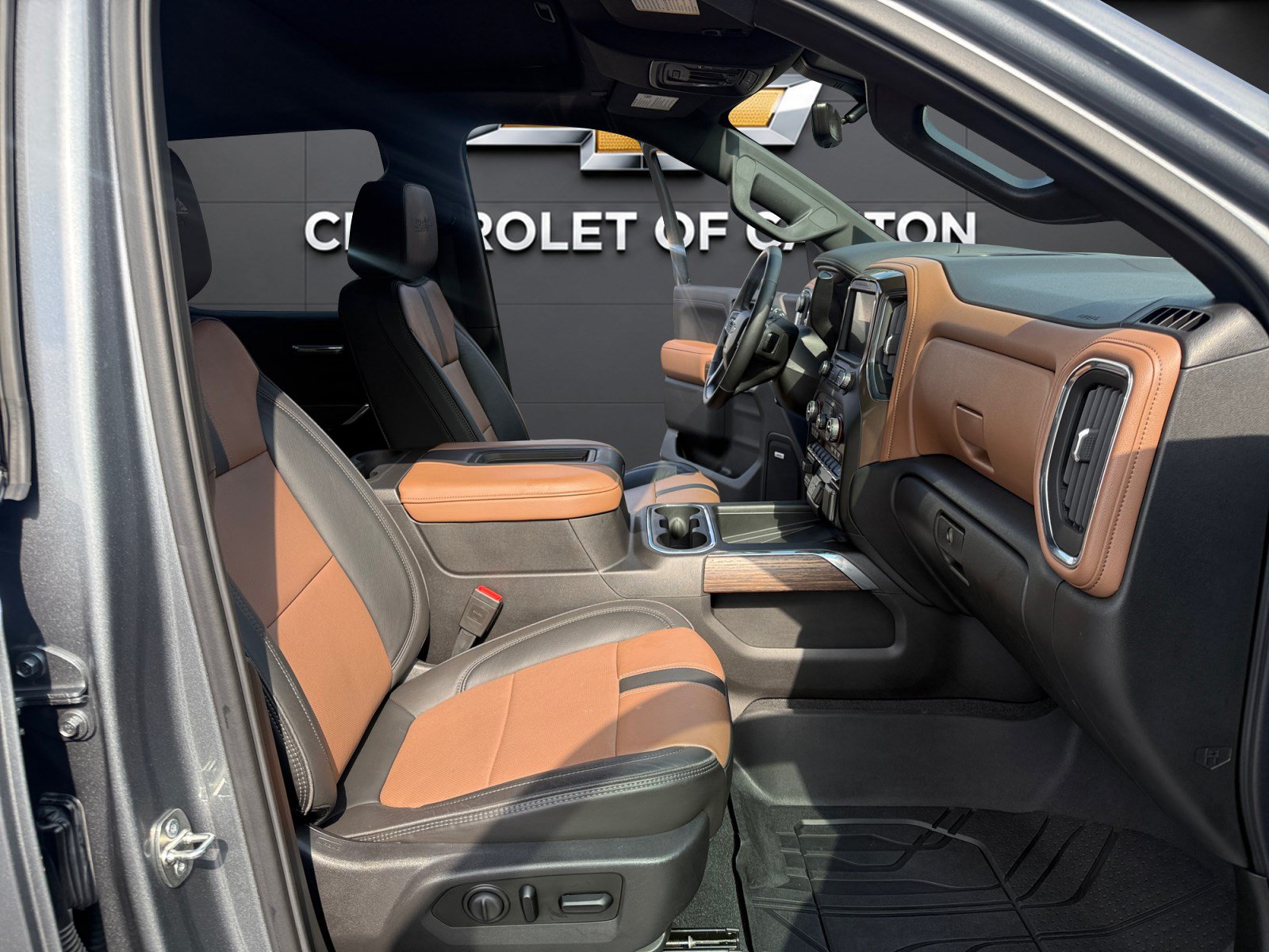 Used 2019 Chevrolet Silverado 1500 High Country w/ Technology Package AWD/4WD image 13