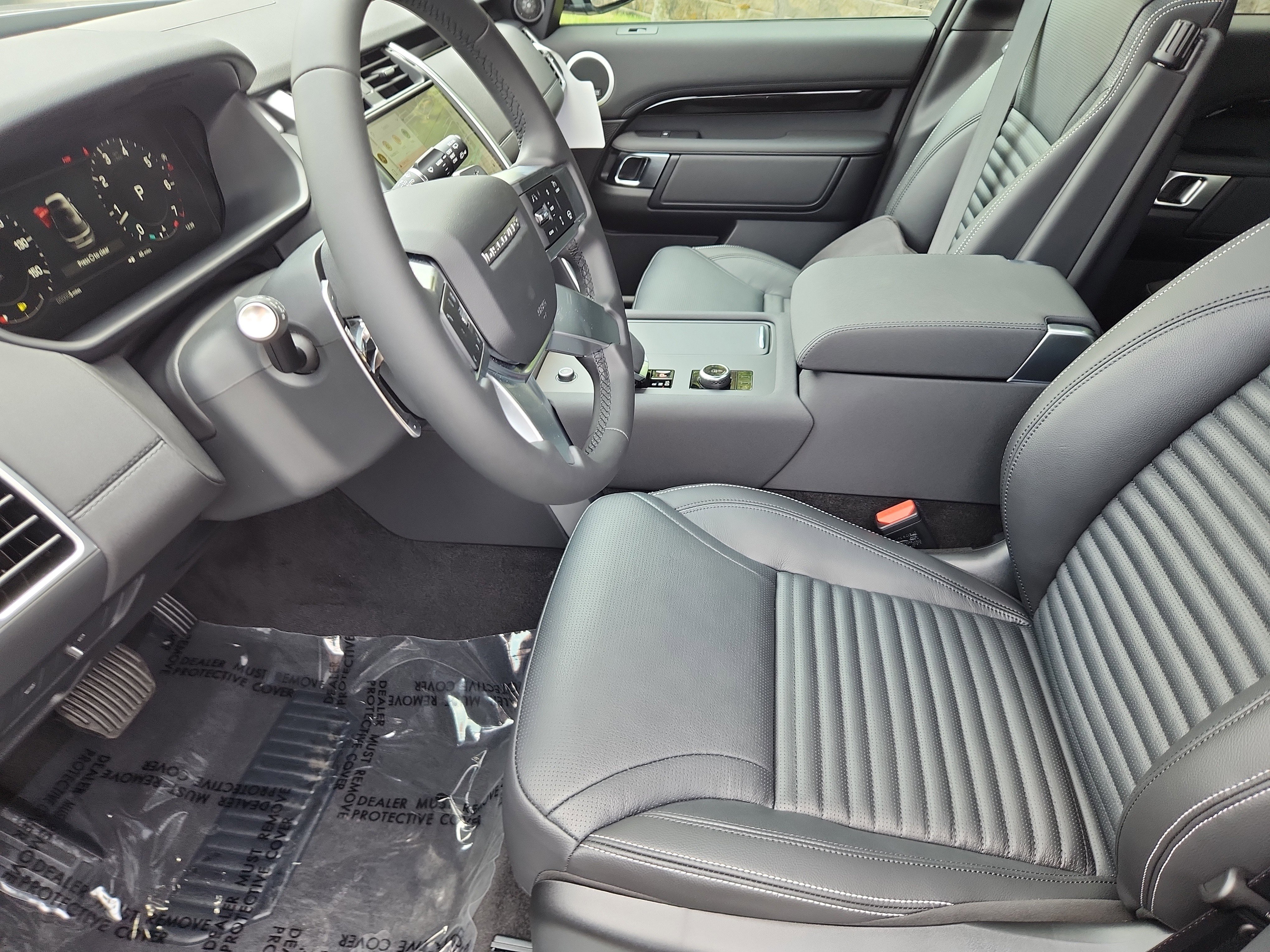 Used 2025 Land Rover Discovery S image 23