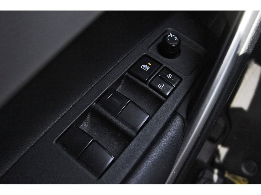Used 2022 Toyota Corolla Cross LE FWD image 22