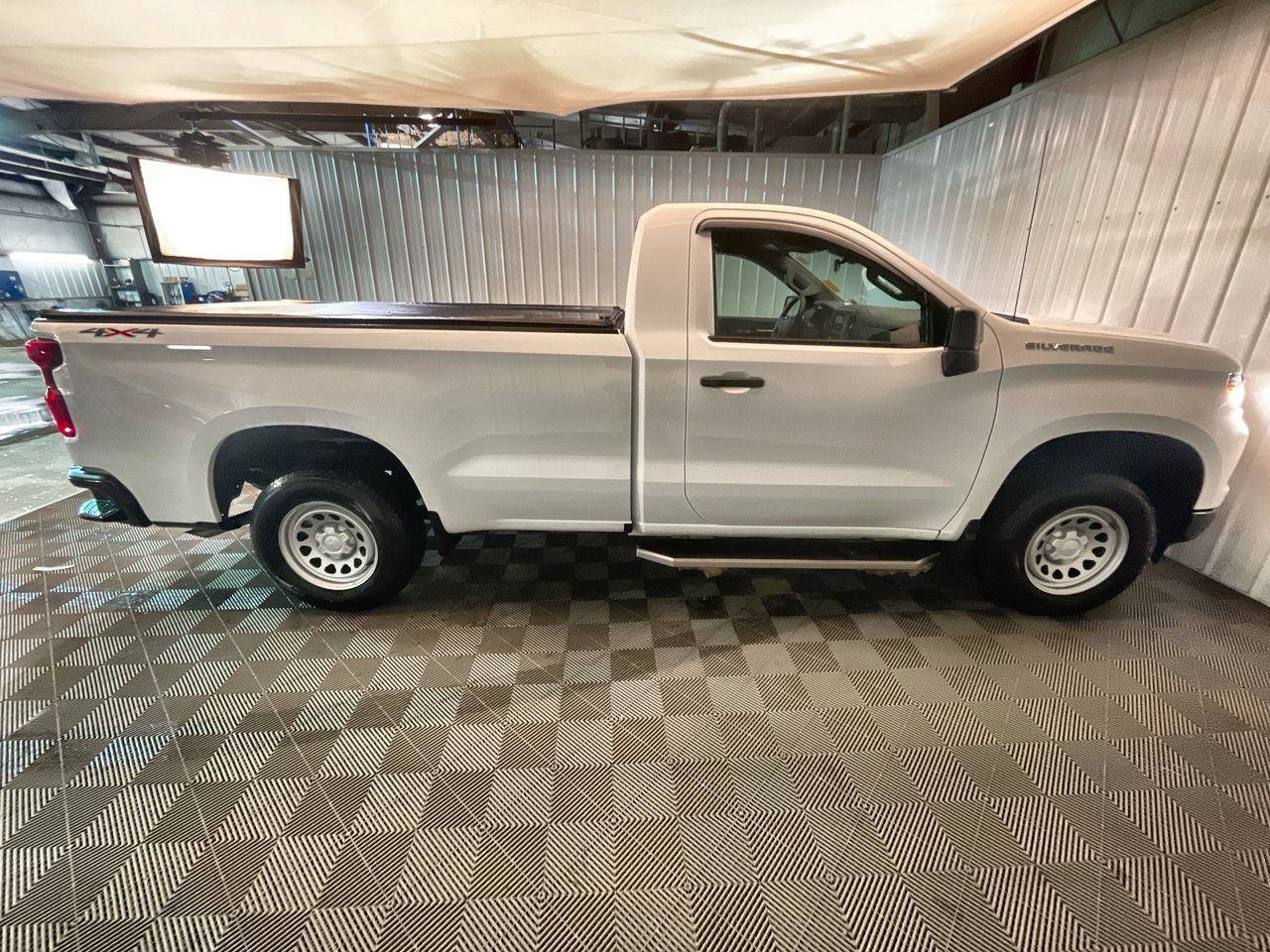 Used 2025 Chevrolet Silverado 1500 W/T w/ WT Value Package image 9